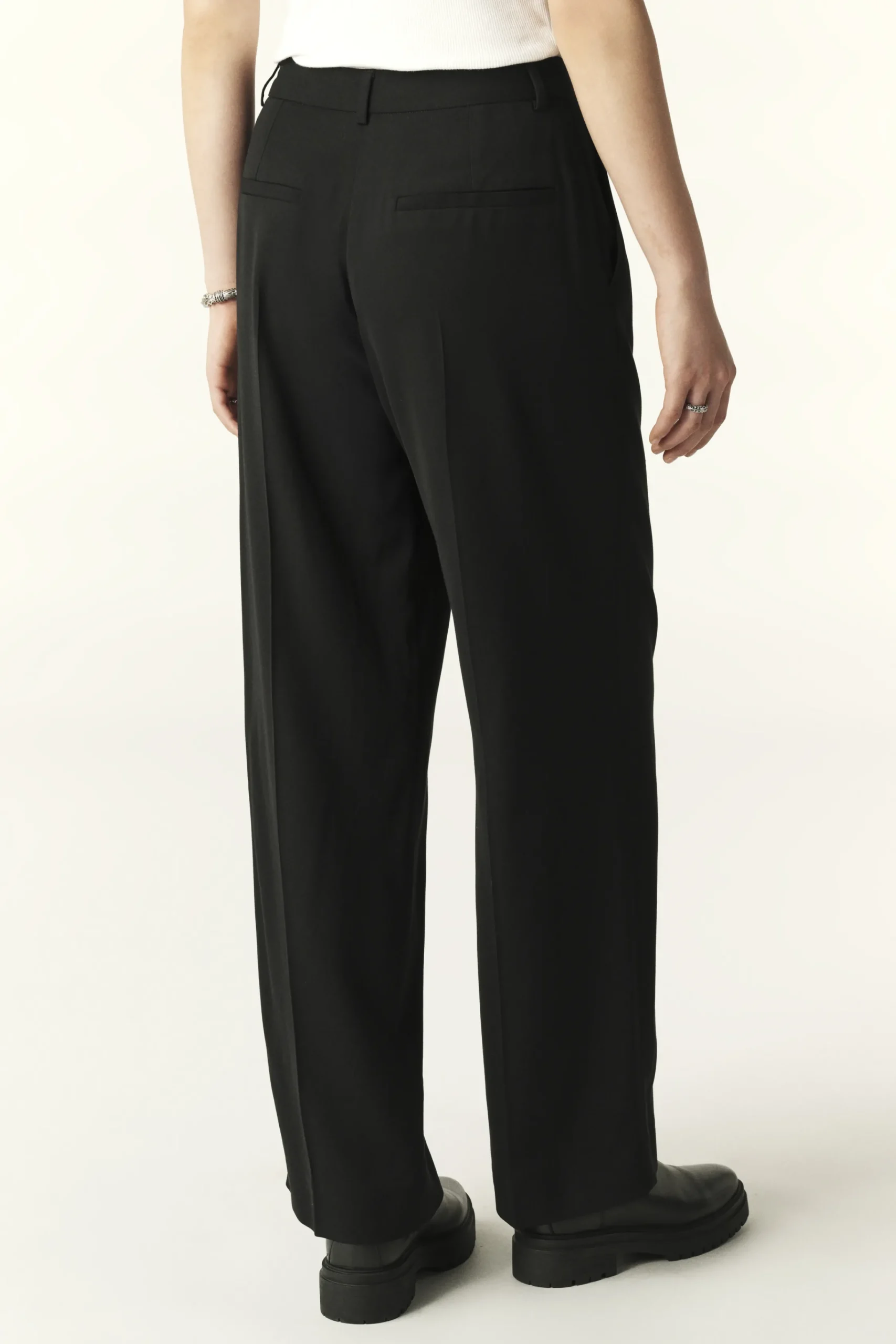 ba&sh GONA< Pants & Jeans